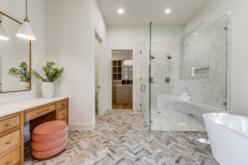 Cornelia Lane, vanity and shower