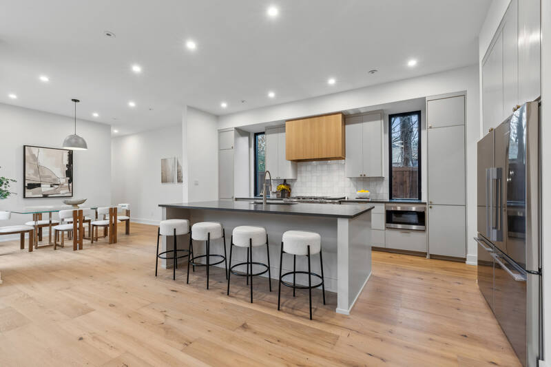 Daytonia Avenue, kitchen island